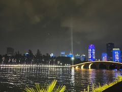 -万绿园