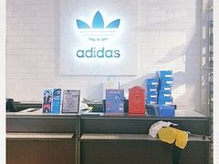 -阿迪达斯(武林银泰三叶草店)