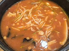 -花馬肆.云南过桥米线(汉神购物广场现场熬汤店)