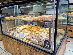 面包甜点陈列柜-BROAD面包路·欧式面包(龙湖时代C馆店)