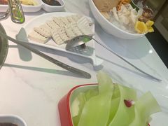 -洪氏嗨捞·广东猪肚鸡·椰子鸡火锅(西咸万象城店)