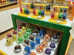 -m豆巧克力世界(上海世茂广场店)