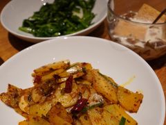 酸菜炒太安洋芋片-一坐一忘云南菜(北京skp店)