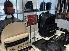 -百年港湾奥特莱斯(香炉礁店)