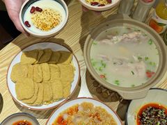 -叁煨蹄花·下饭盐帮菜(人民广场店)