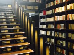 -钟书阁(松江泰晤士小镇店)