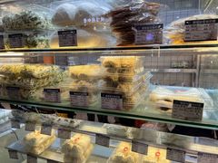 面包甜点陈列柜-白玉兰食品甜凤店(合生汇店)