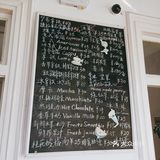 冬日的午后,阳光照进来的咖啡屋