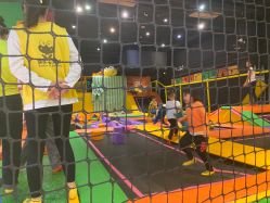 -蹦蹦跳跳(新奥购物中心店)