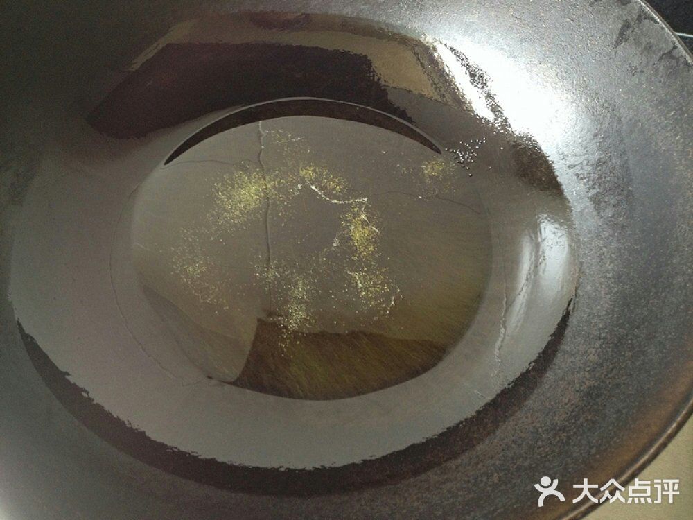 茄子去蒂洗净后用毛巾擦干水分