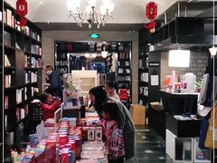 -钟书阁(松江泰晤士小镇店)