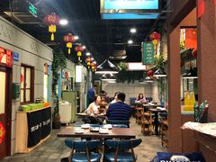 大堂-超越炭火牛蛙火锅鸡(河东店)