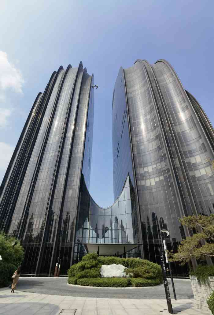 骏豪中央公园广场-"本是来写字楼内的咖啡店打卡的忽然就想起.