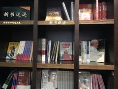 -钟书阁(松江泰晤士小镇店)