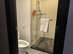 -桔子酒店(上海西藏北路地铁站店)