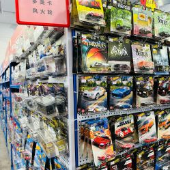 -逝水玩具折扣店