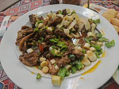 -沙枣树辣子鸡•新疆家常菜(喀什西路店)