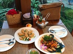 -Chom Cafe and Restaurant