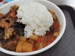 土豆番茄牛腩-北大学一食堂