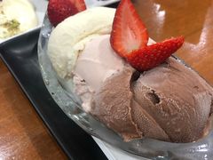 -12 Rocks Beach Bar Cafe