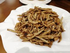 鲜茶树菇炒肉丝-马凯餐厅(地安门店)