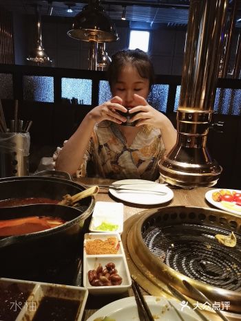 推荐他们家的无骨炸鸡，战斧牛排，肥牛