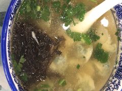 -滋滋香馄饨(听海路店)