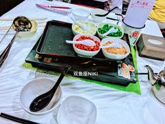 -鲜入围煮花胶鸡海鲜火锅