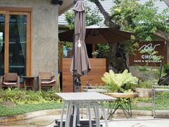 -Chom Cafe and Restaurant