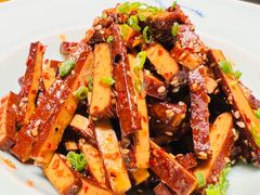 -铜锣湾·有麝自然香(渝北财富中心店)