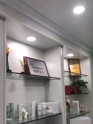 -苗医生专业祛痘·皮肤管理