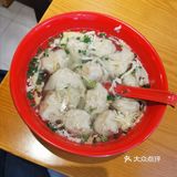 汤里有我最爱的蛋皮丝、榨菜和香葱