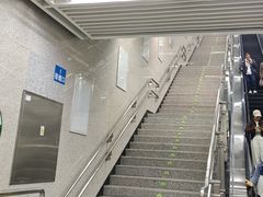 -红土地(地铁站)