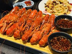 -肥肥虾庄·金牌油焖大虾(汉街SKP店)