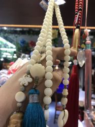-灵彩珠宝(朗香街店)