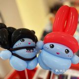 哎呀呀❗️这里的小哥哥小姐姐编小辫真好看