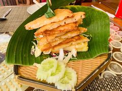 虾饼-卷心菜和避孕套餐厅(Pattaya)
