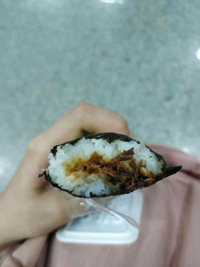 打分 最喜欢familymart的蜜汁柴鱼细卷了!