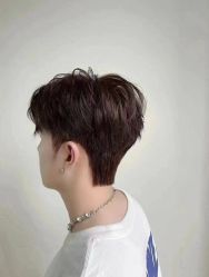 -一家只做男发烫染的店