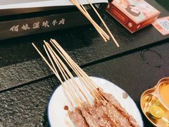 -何妹湿辣牛肉·粤式烧烤砂煲(桂雅路店)