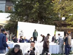 -瑞虹新天地月亮湾