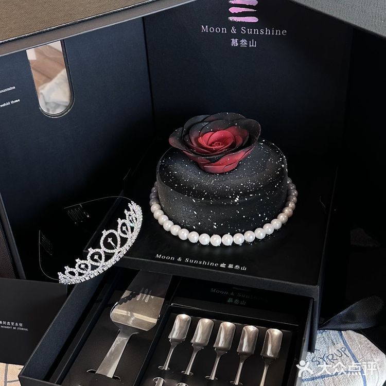 高级感满满的蛋糕🖤好看又好吃