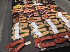 -URBAN REVIVO(七宝领展广场店)