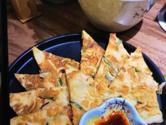 海鲜葱饼-明洞阿姨·韩式酱蟹烤肉·创意料理(三元桥店)