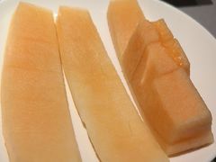 餐前水果-左庭右院鲜牛肉火锅黑金店(陆家嘴中心店)
