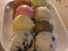 -莓园冰淇淋店