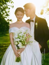 -雪中彩影婚纱摄影·微光艺术中心