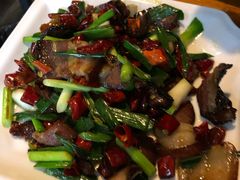-临江餐馆二楼美食部落