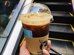 橘金气泡美式-瑞幸咖啡(外滩SOHO店)