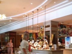 自助取餐区-三亚湾皇冠假日度假酒店·临风大堂酒廊